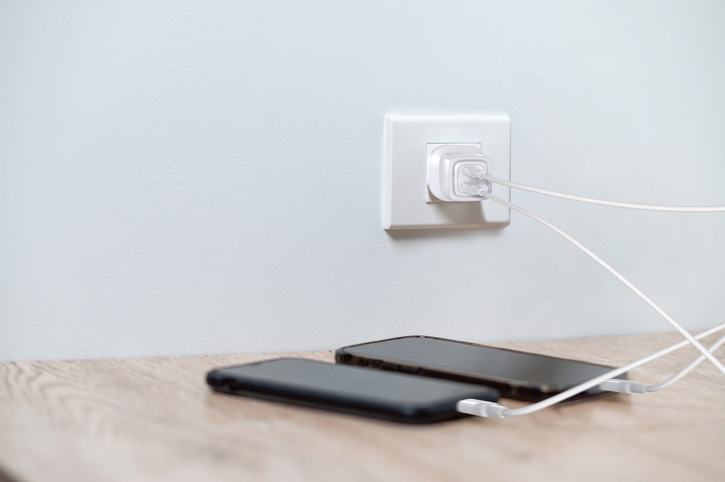 32W Dual USB-C Power Adapter